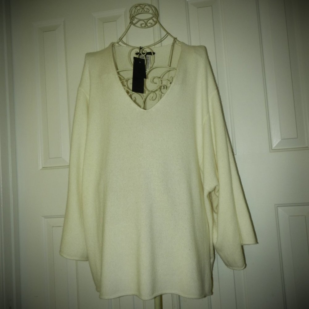 New BCBG MAZAZRIA wool swing top sweater poncho